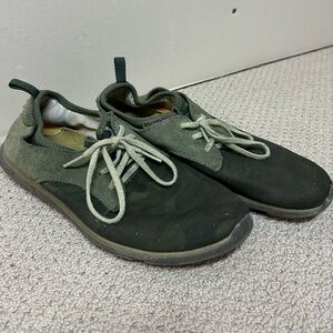 2/$20❤️- SHOES | Women’s Cushe green sneakers Shakra size 8